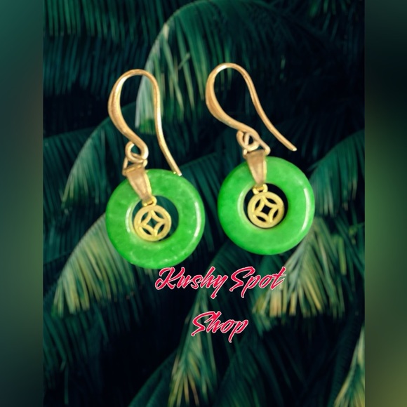 NWT β¨π§§πππ² Green Jade Flat Lucky Coin π§§πͺ in Titanium GP Fish Hook Earringsβ¨ - Picture 1 of 1
